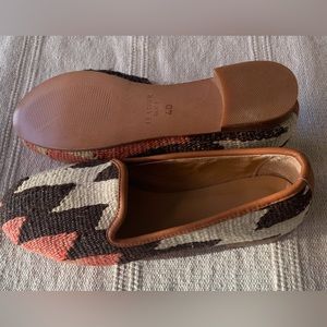 Kilim loafers size 40 (9 US), leather soles & lining. Wool,cotton,leather.